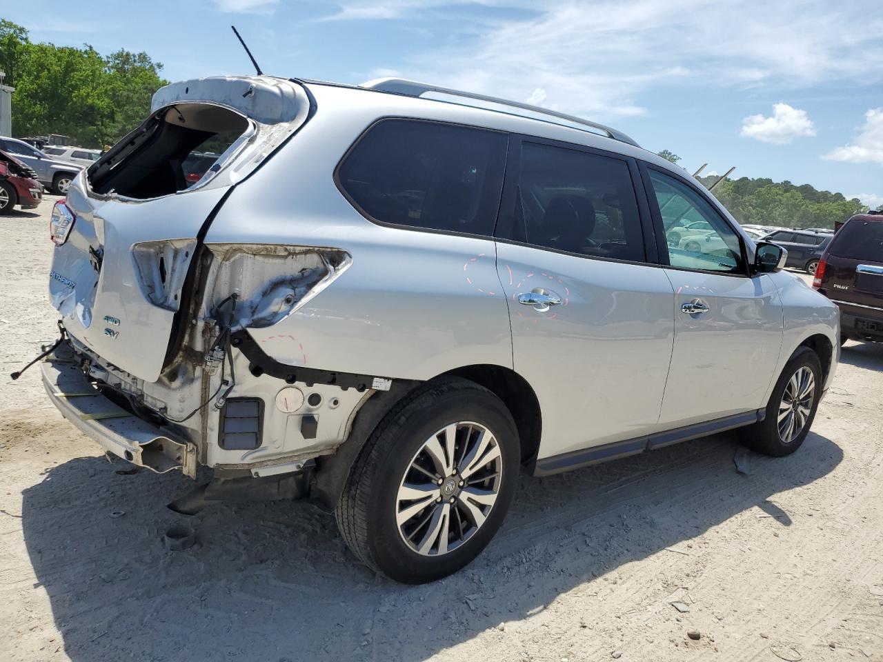 2017 NISSAN PATHFINDER