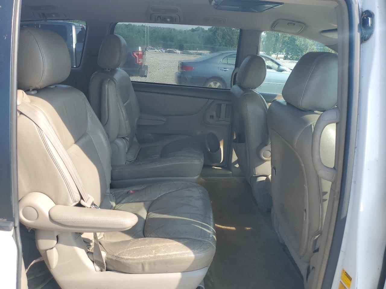 2004 TOYOTA SIENNA