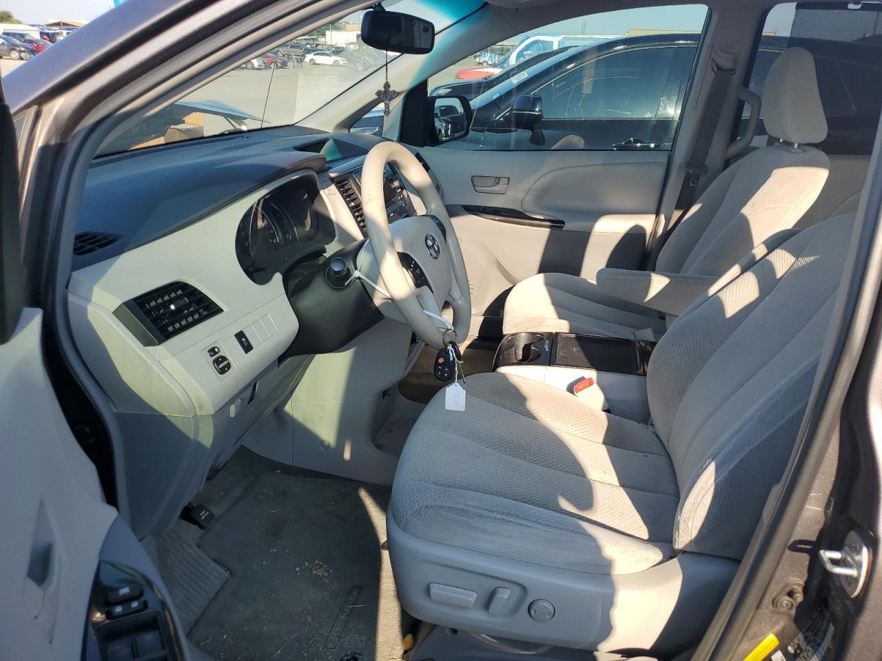 2014 TOYOTA SIENNA