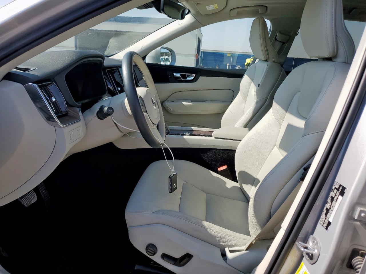 2022 VOLVO XC60