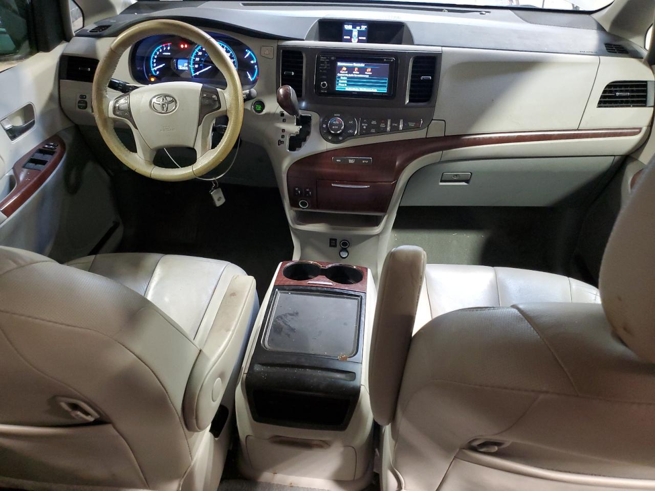 2012 TOYOTA SIENNA