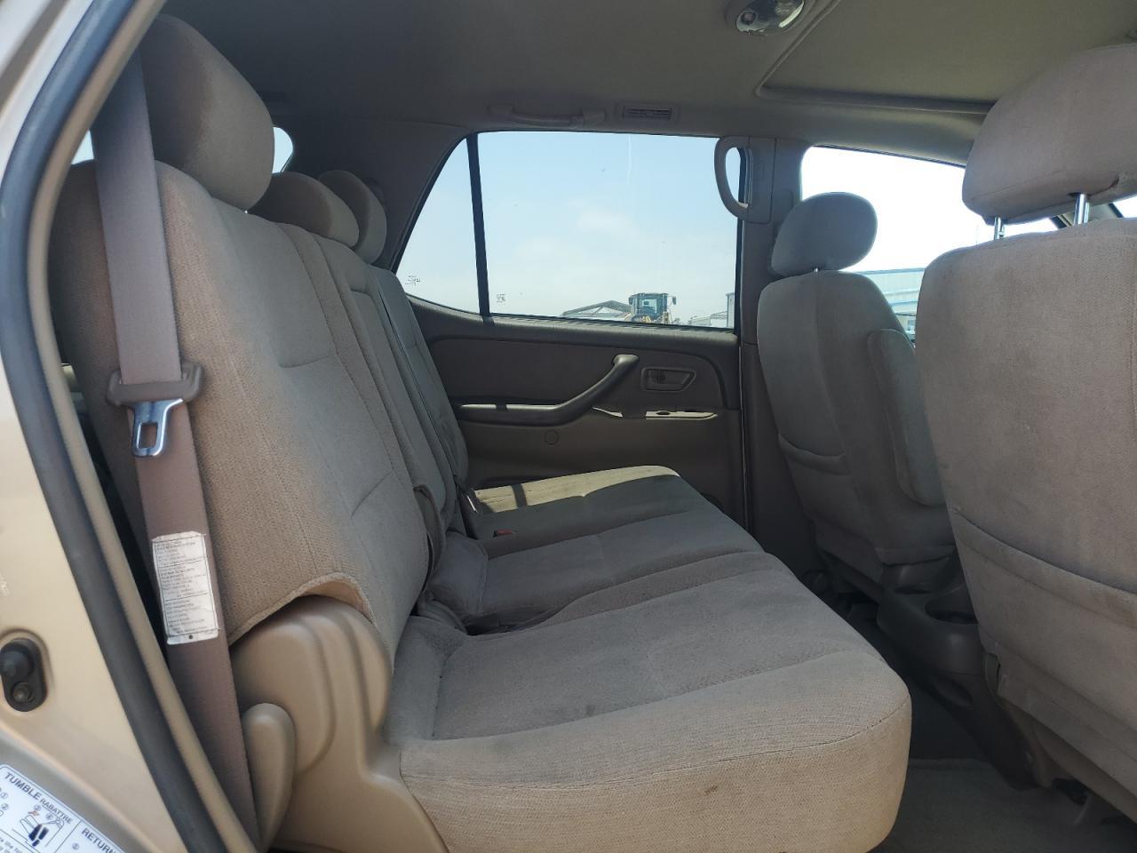 2004 TOYOTA Sequoia