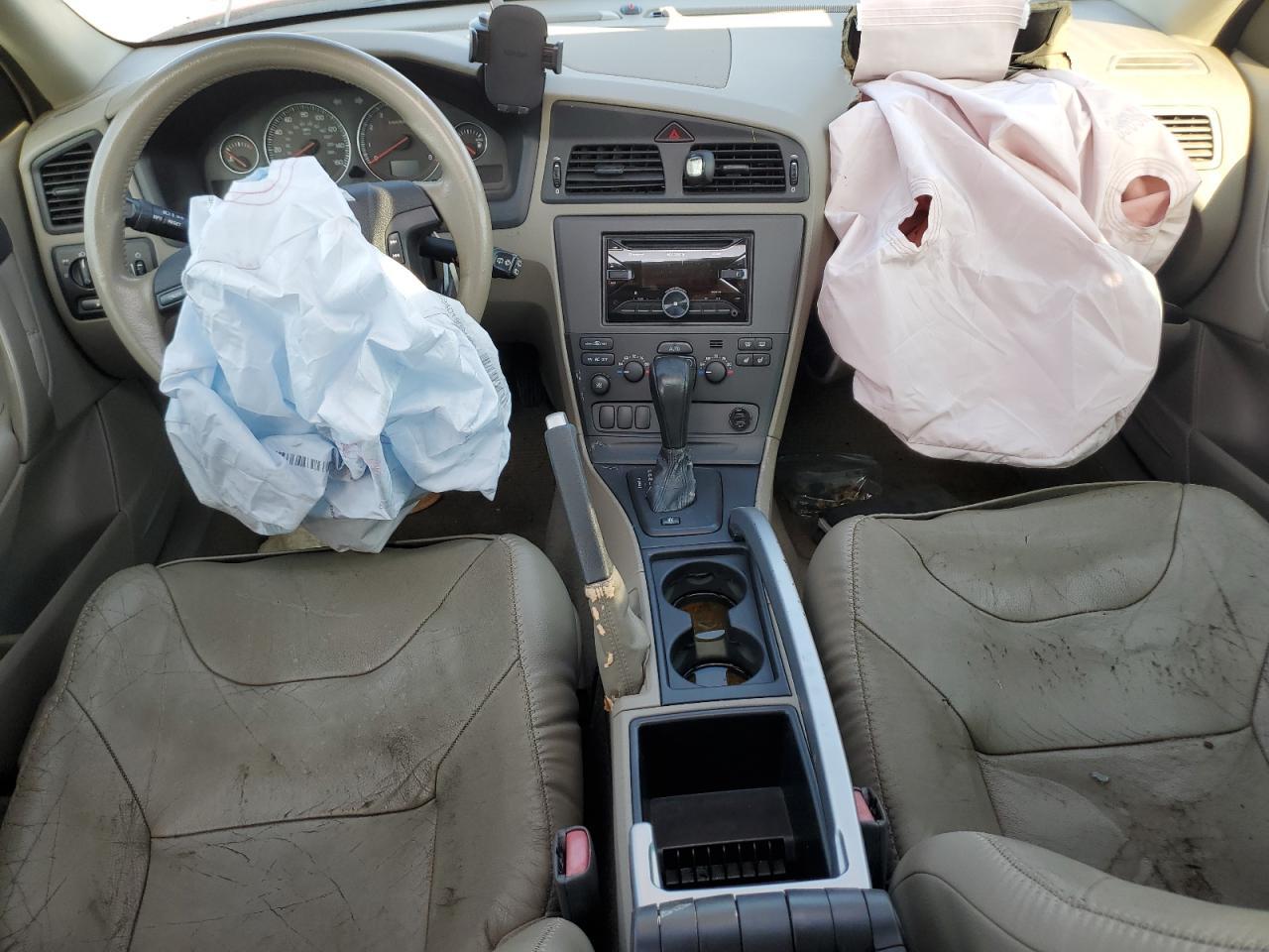 2004 VOLVO XC70