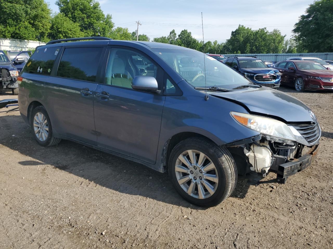 2014 TOYOTA SIENNA