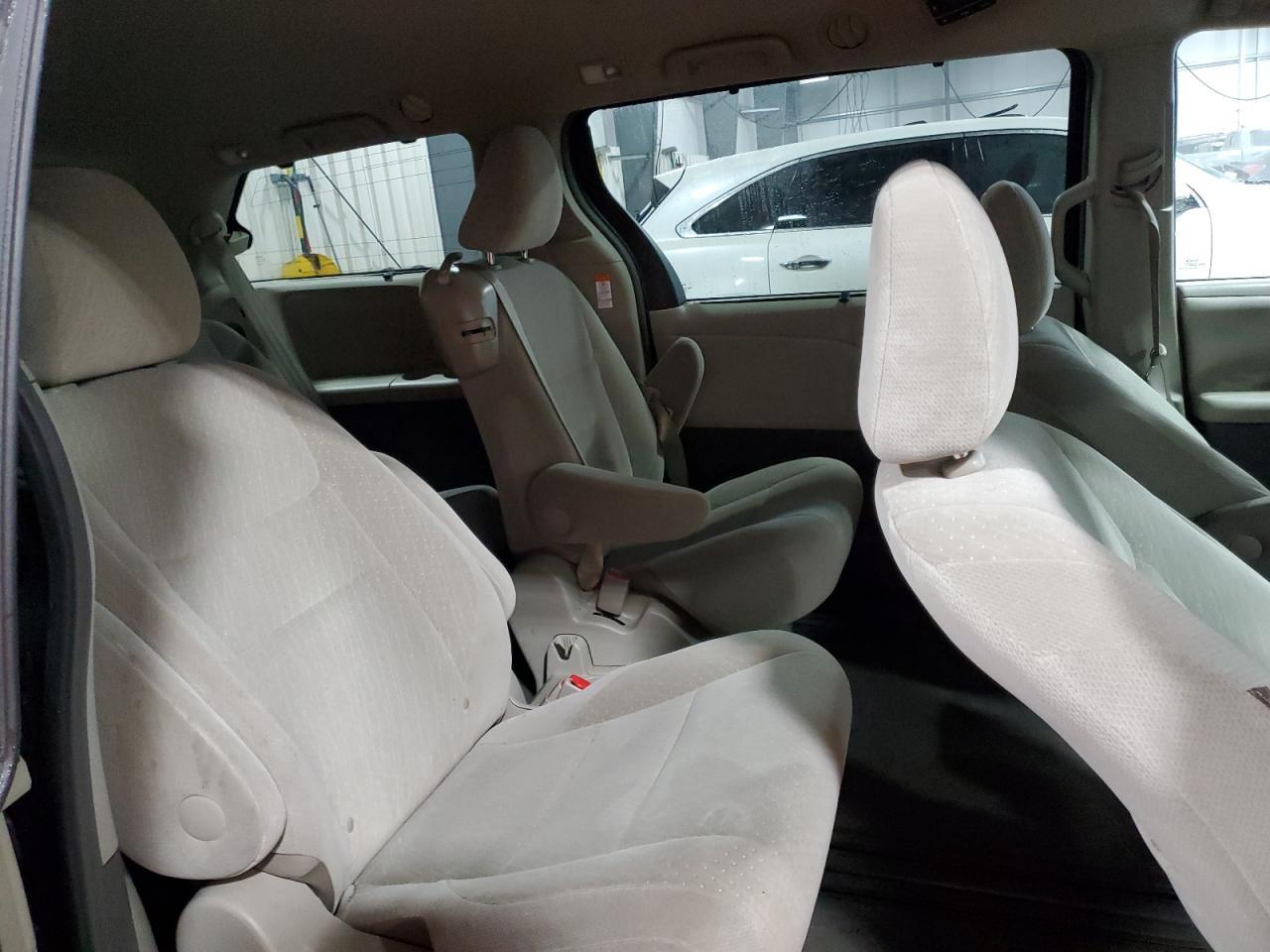 2016 TOYOTA SIENNA
