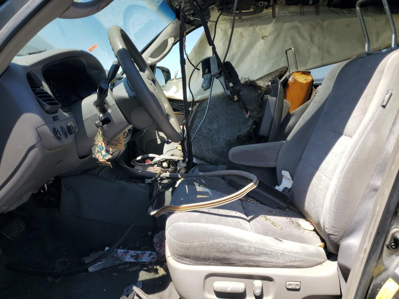 2005 TOYOTA Sequoia