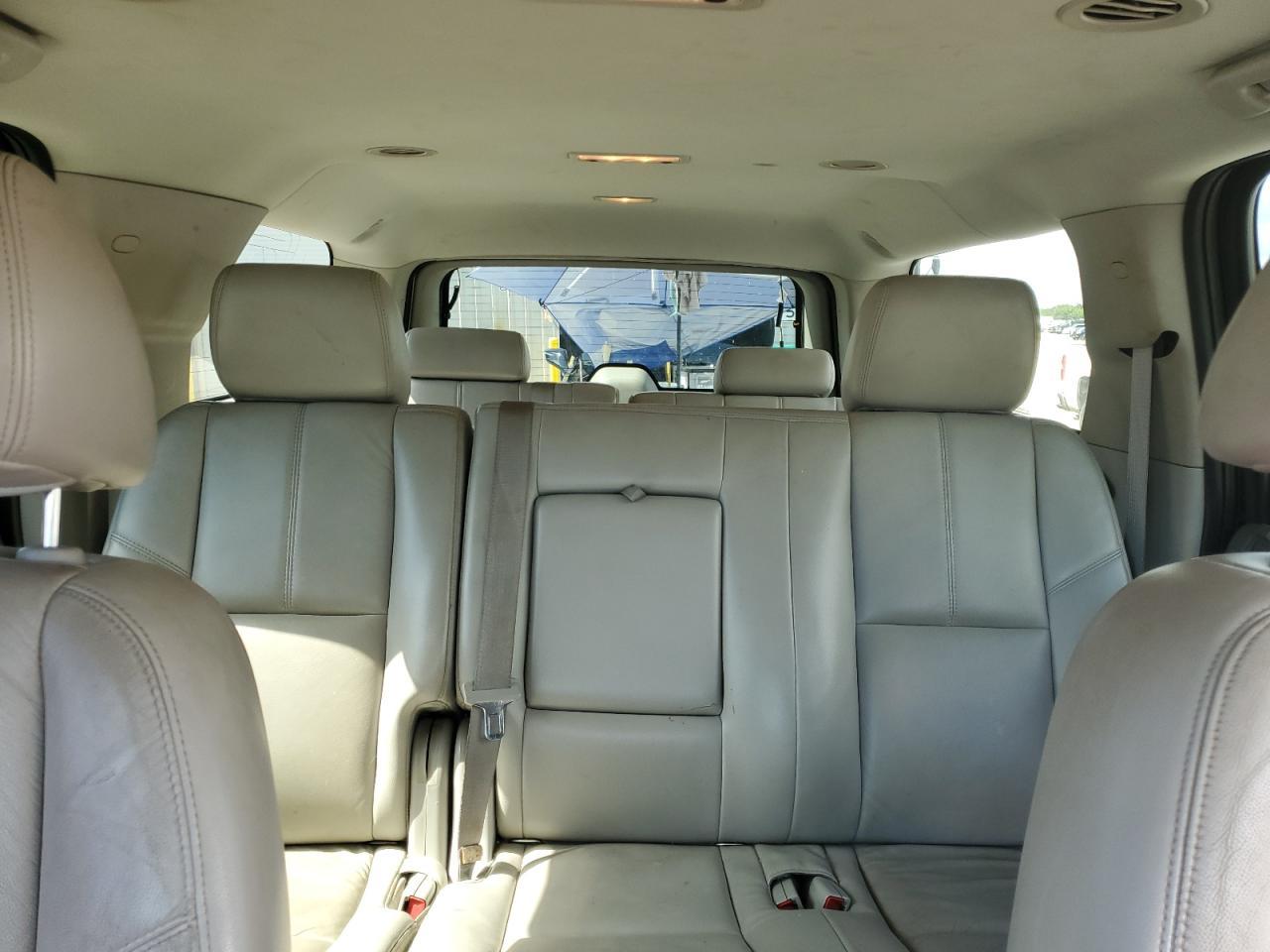 2011 CHEVROLET Suburban