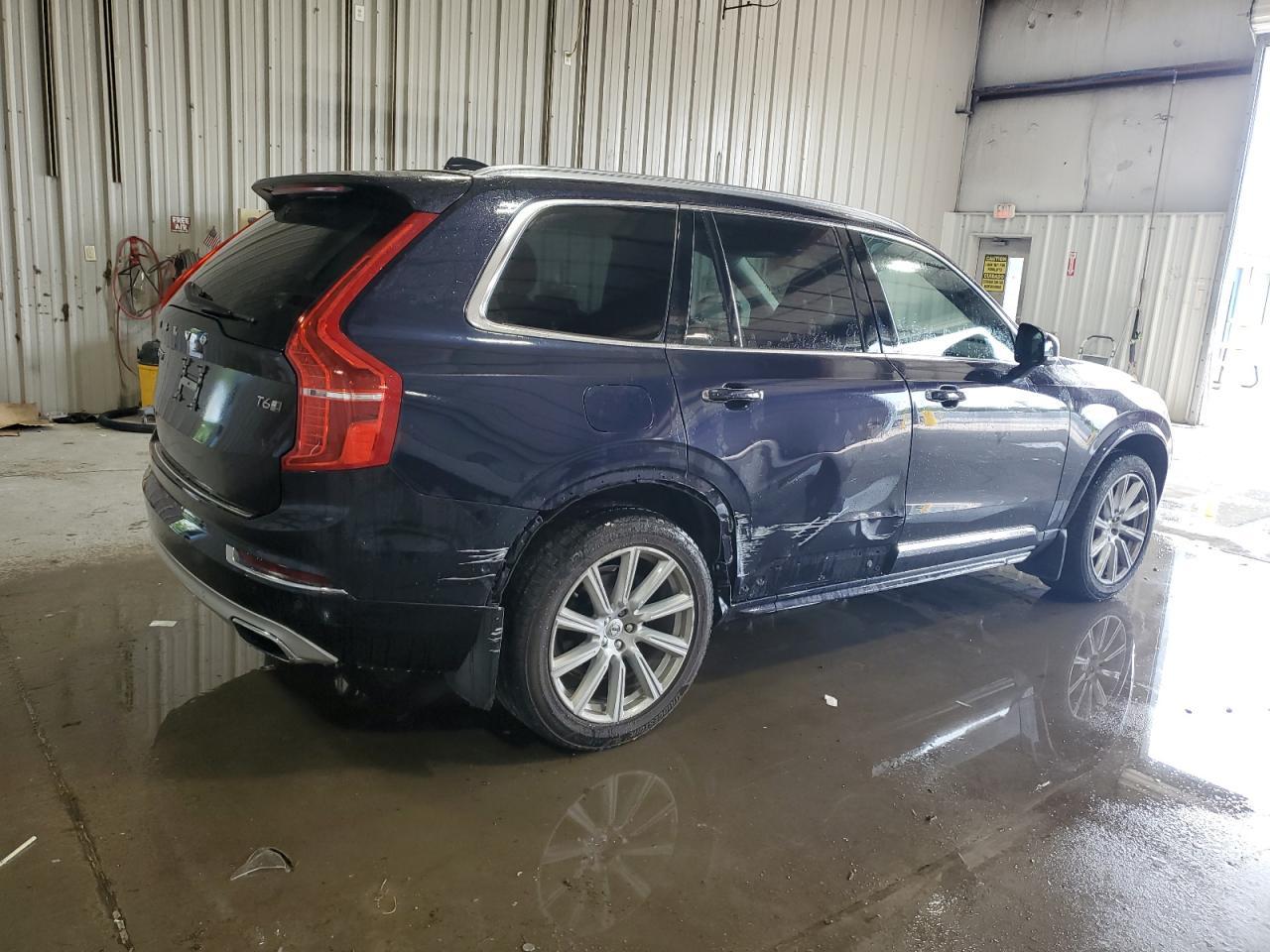 2017 VOLVO XC90