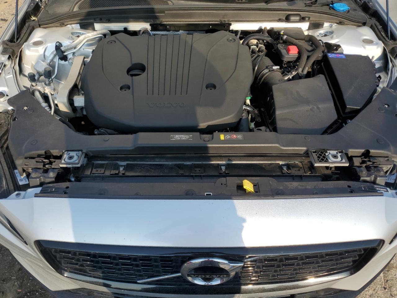 2022 VOLVO S60