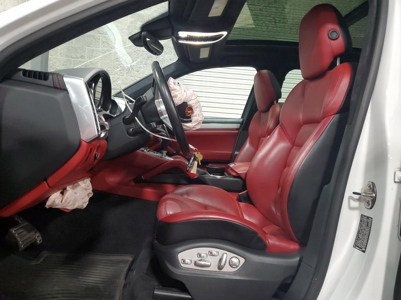2017 PORSCHE CAYENNE