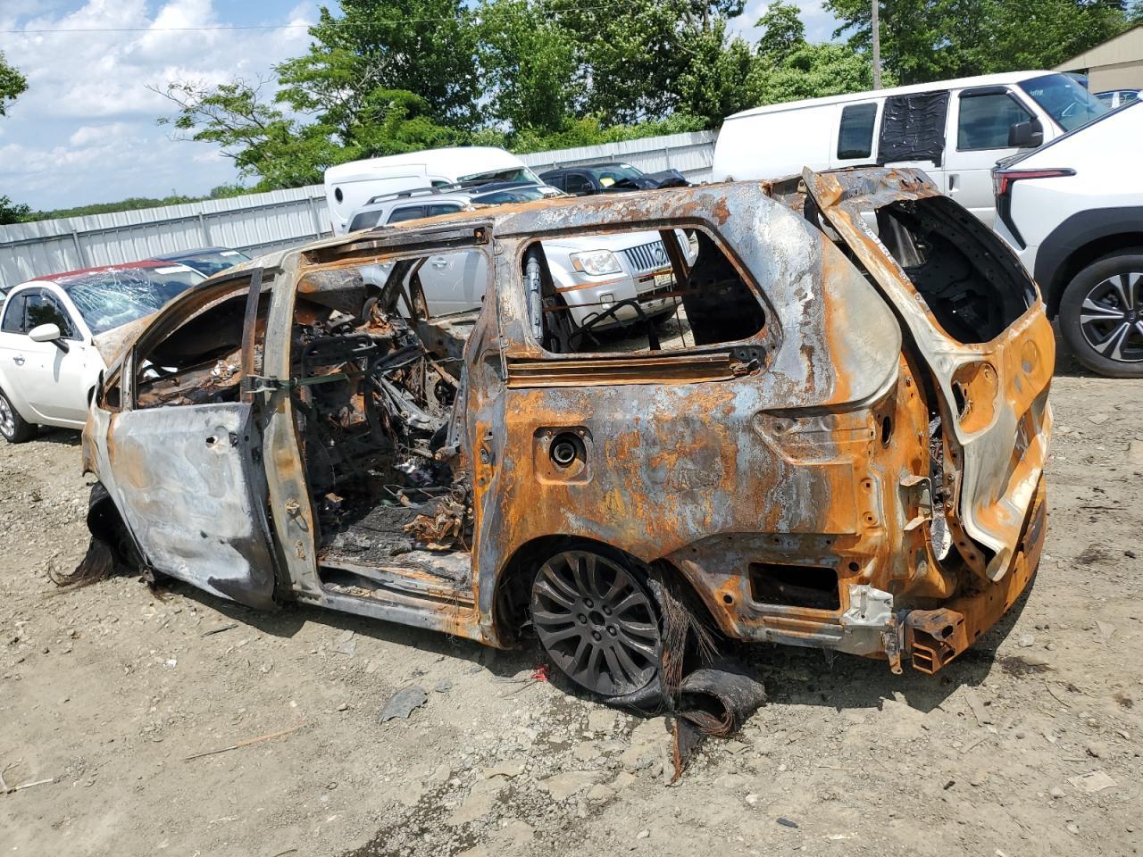2019 TOYOTA SIENNA