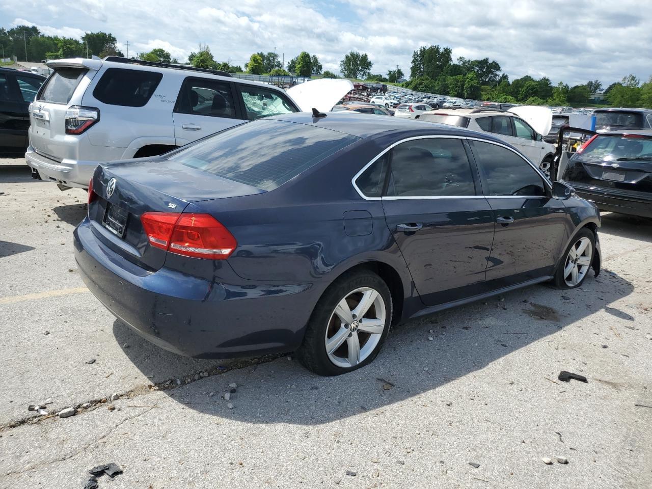 2012 VOLKSWAGEN Passat