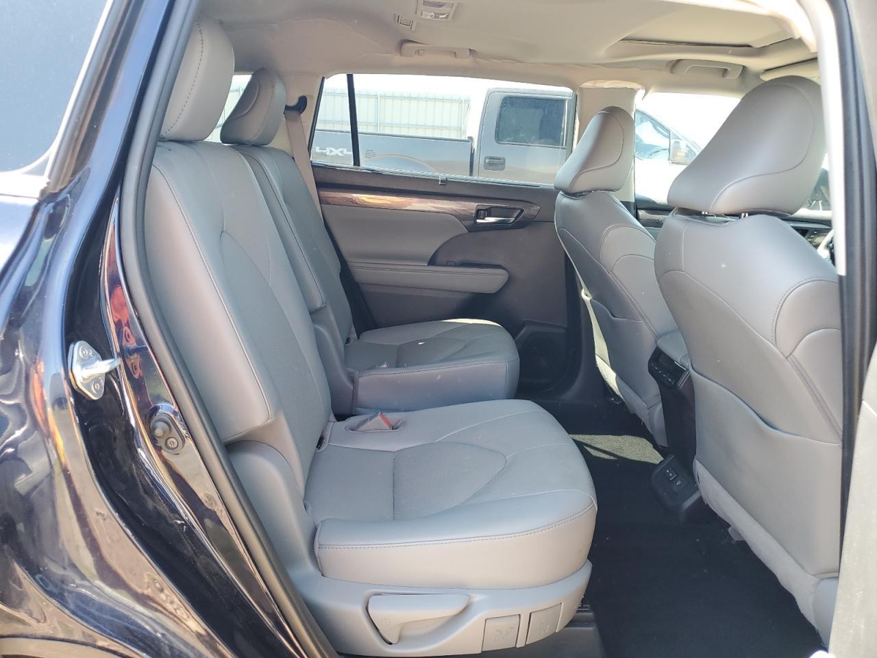 2022 TOYOTA HIGHLANDER