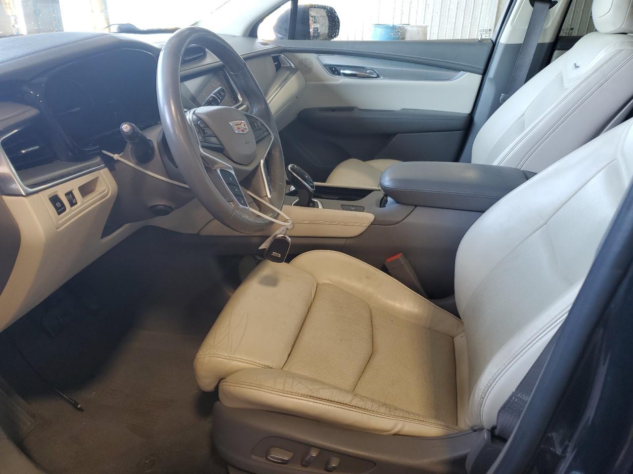 2017 CADILLAC XT5
