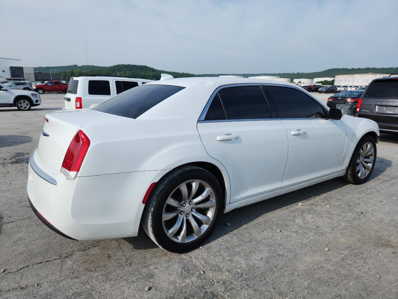 2019 CHRYSLER 300