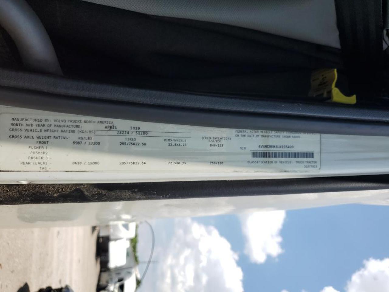 2020 VOLVO Vn