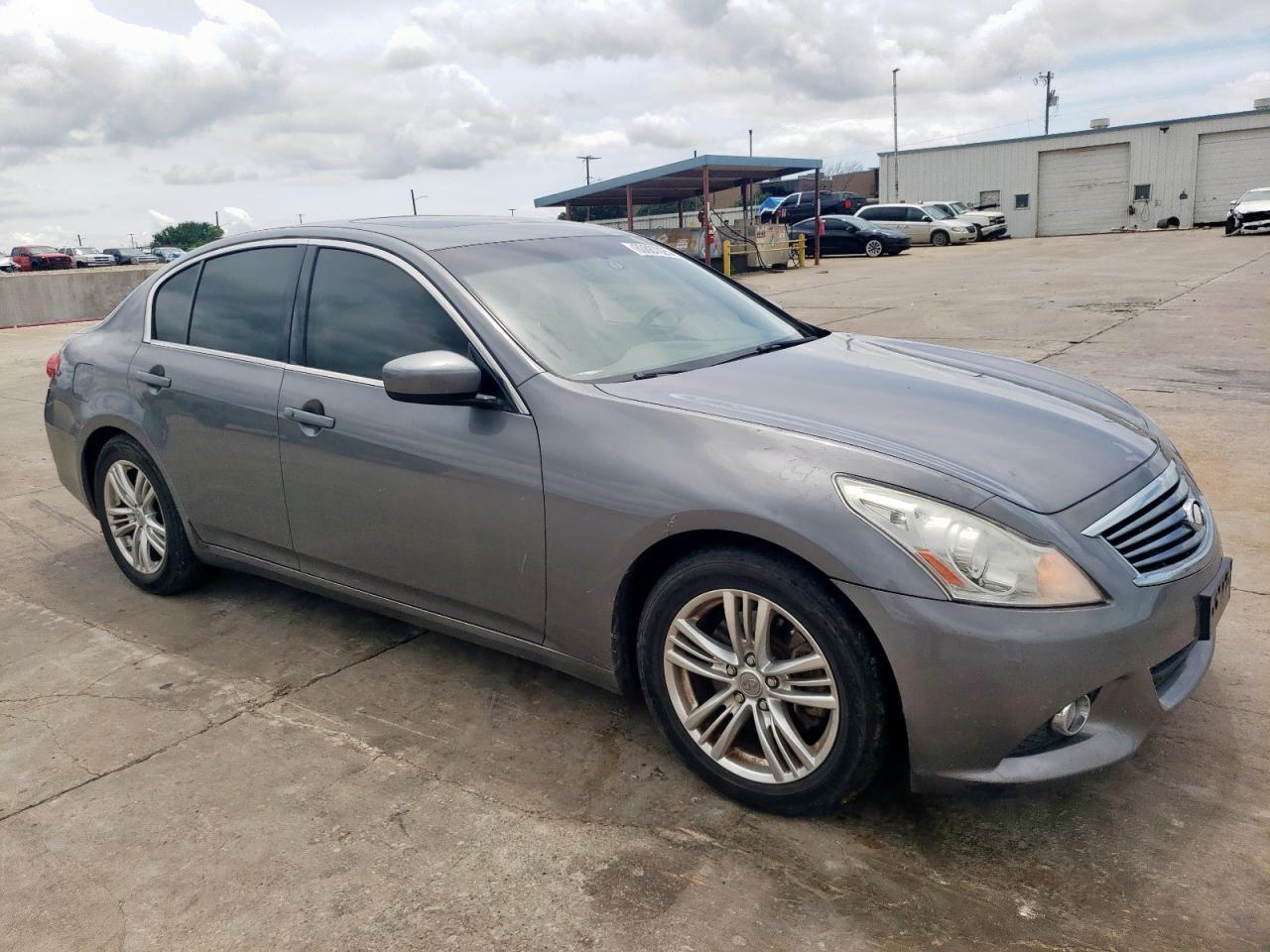 2011 INFINITI G37