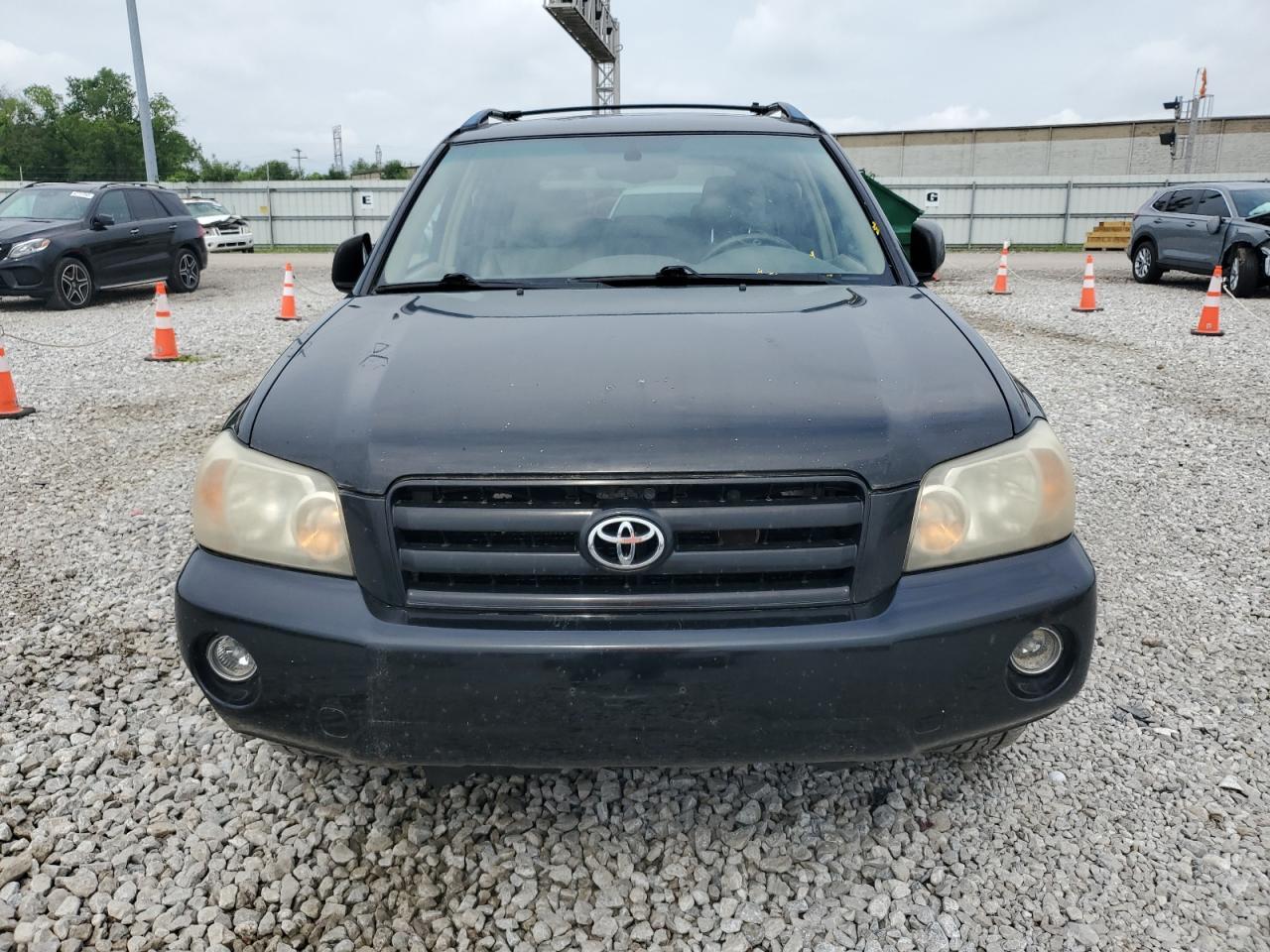 2004 TOYOTA HIGHLANDER