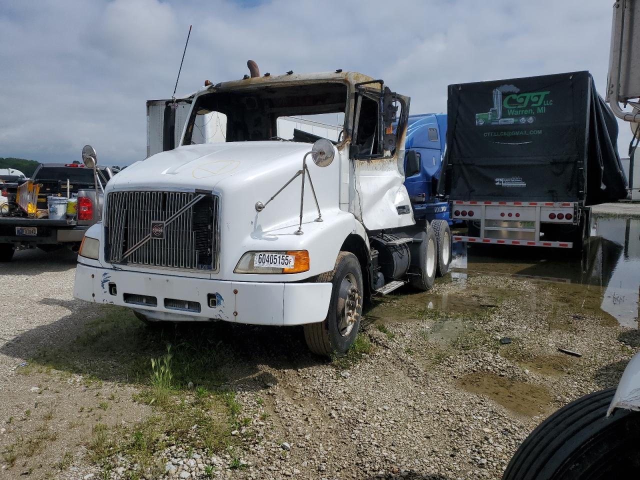 2000 VOLVO VNM