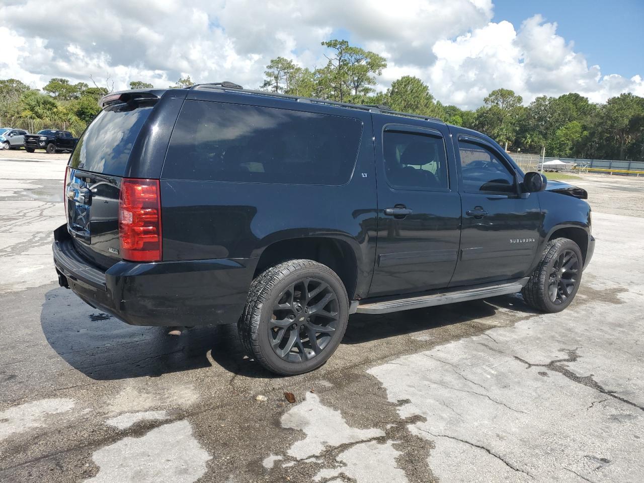 2011 CHEVROLET Suburban