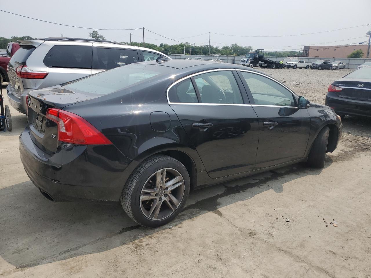 2015 VOLVO S60