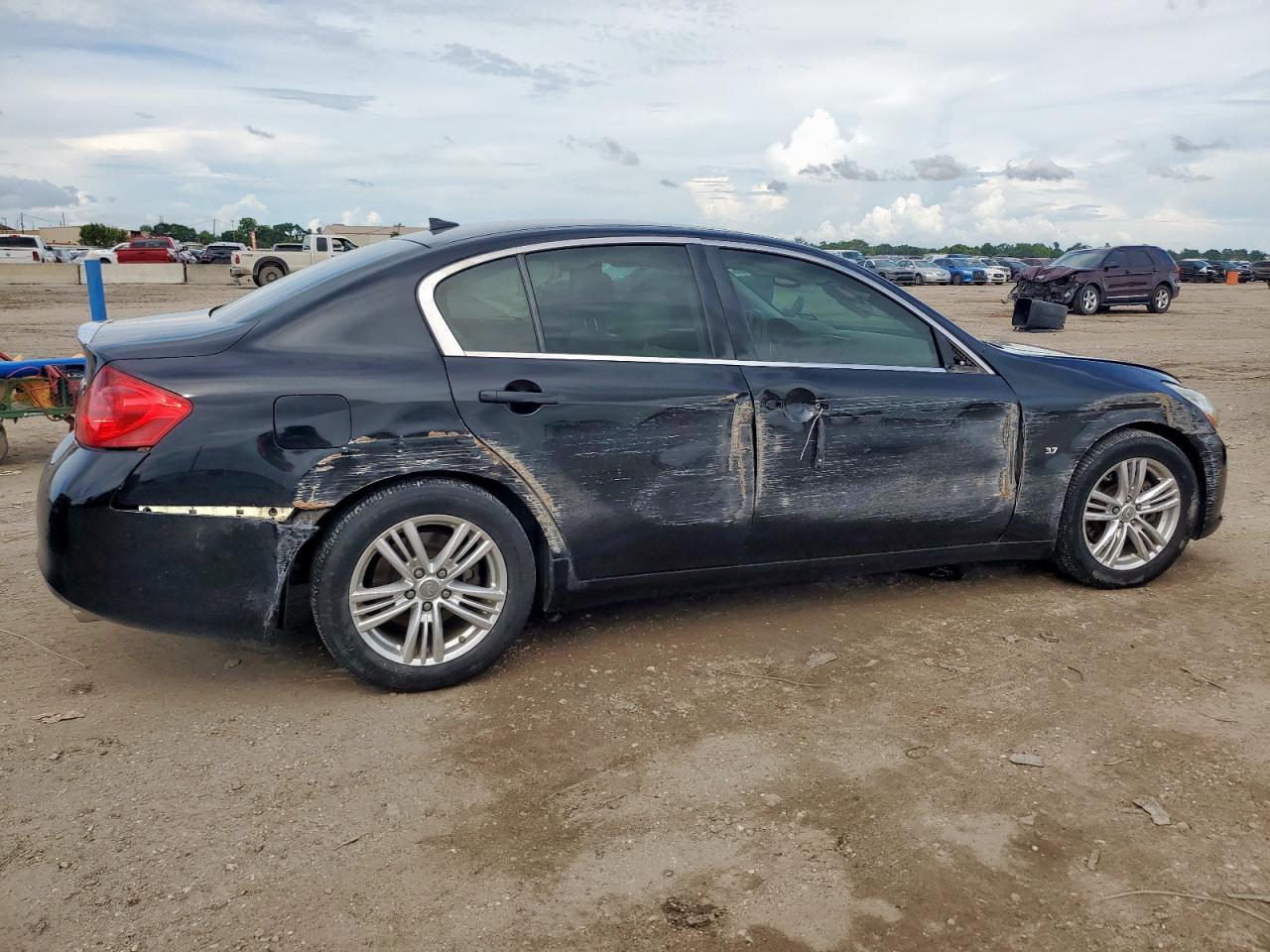 2015 INFINITI Q40