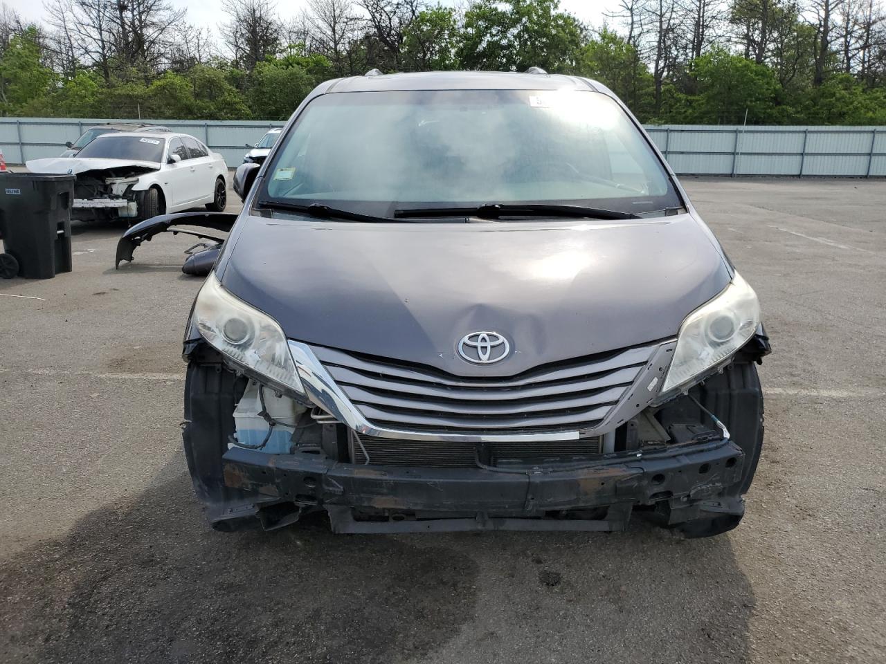 2013 TOYOTA Avalon