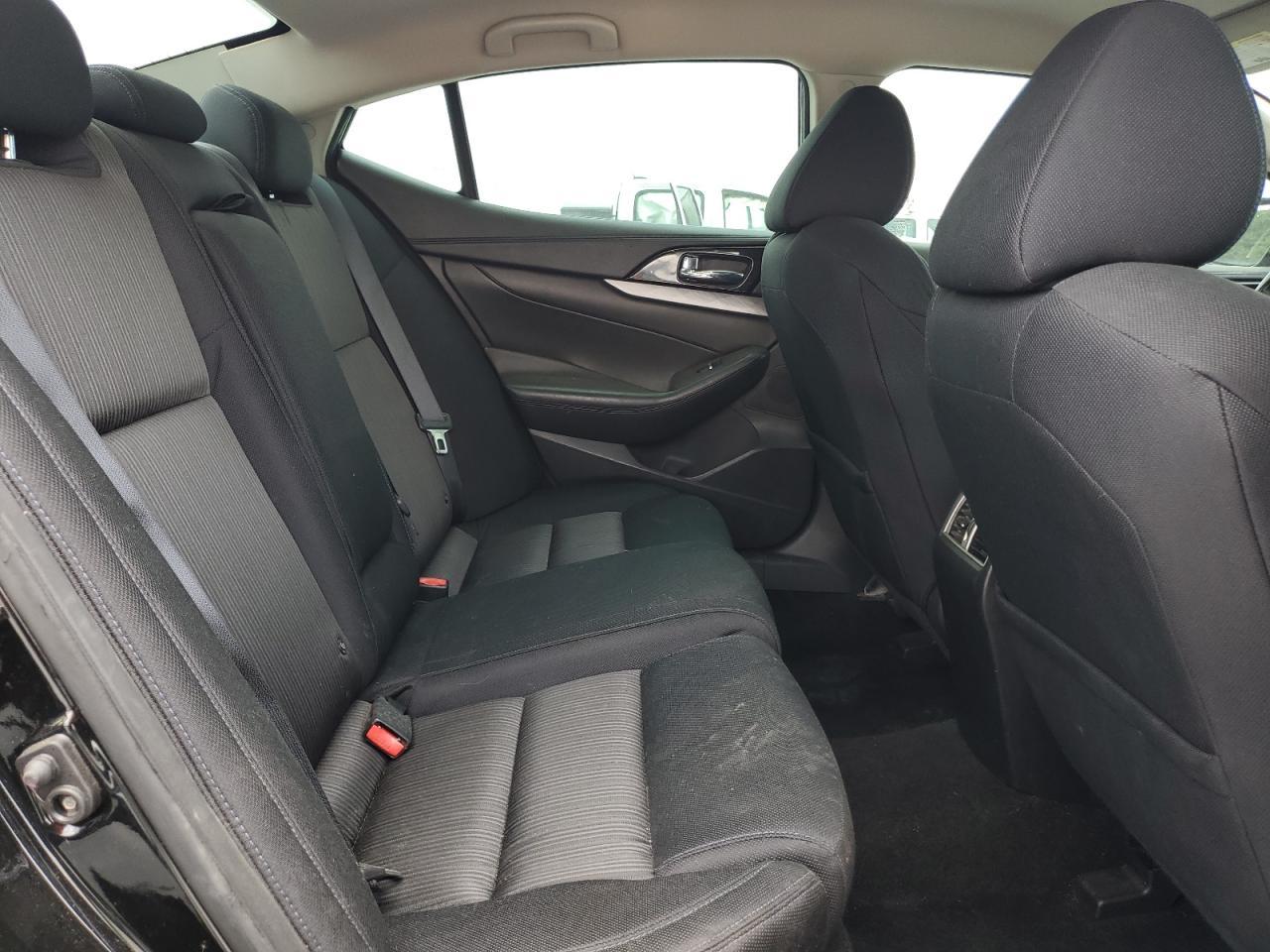 2017 NISSAN Maxima