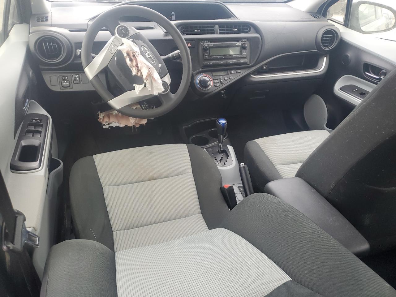 2014 TOYOTA Prius c