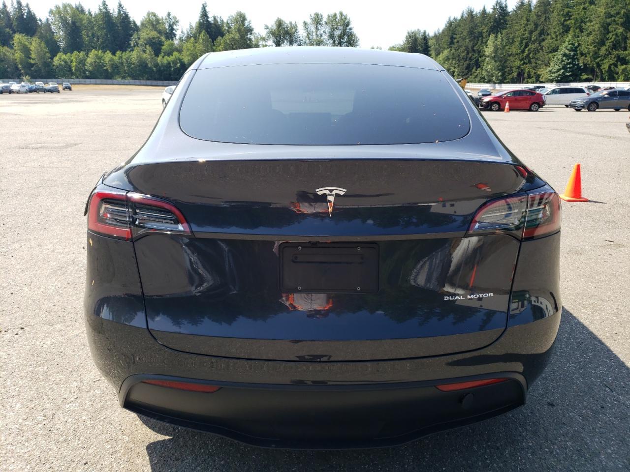 2025 TESLA MODEL Y