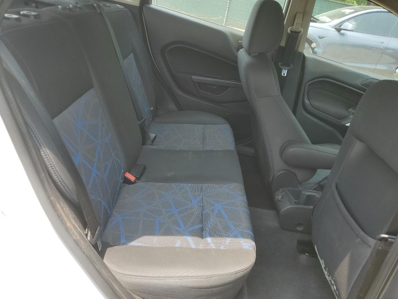 2013 FORD Fiesta