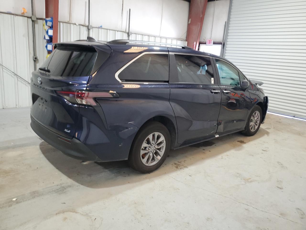 2025 TOYOTA SIENNA