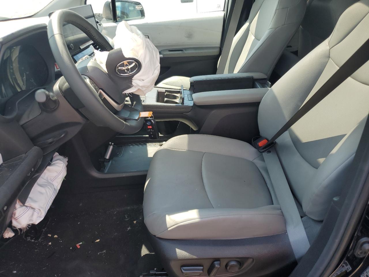 2025 TOYOTA SIENNA