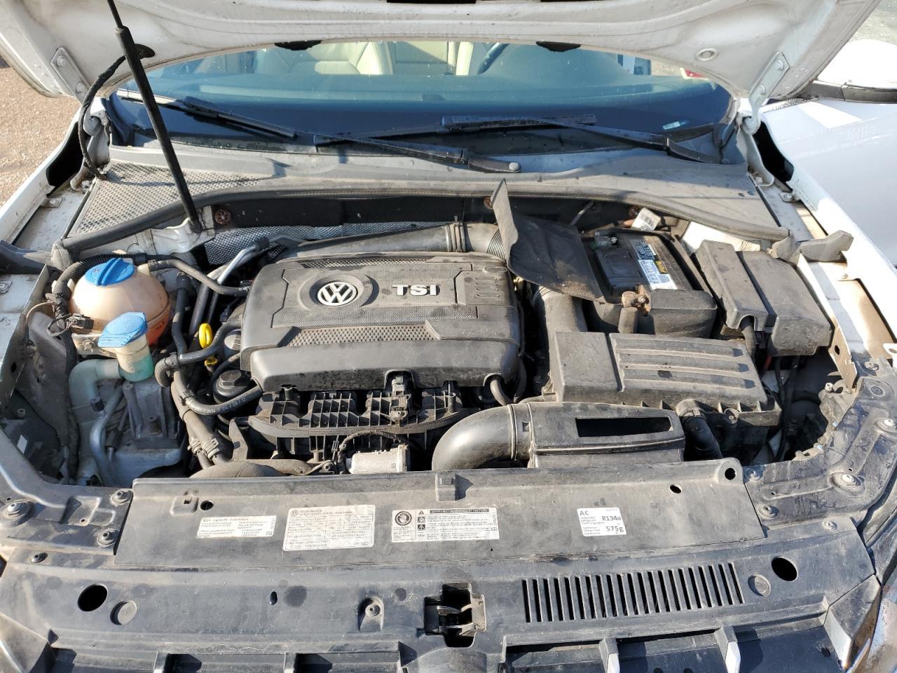 2014 VOLKSWAGEN Passat