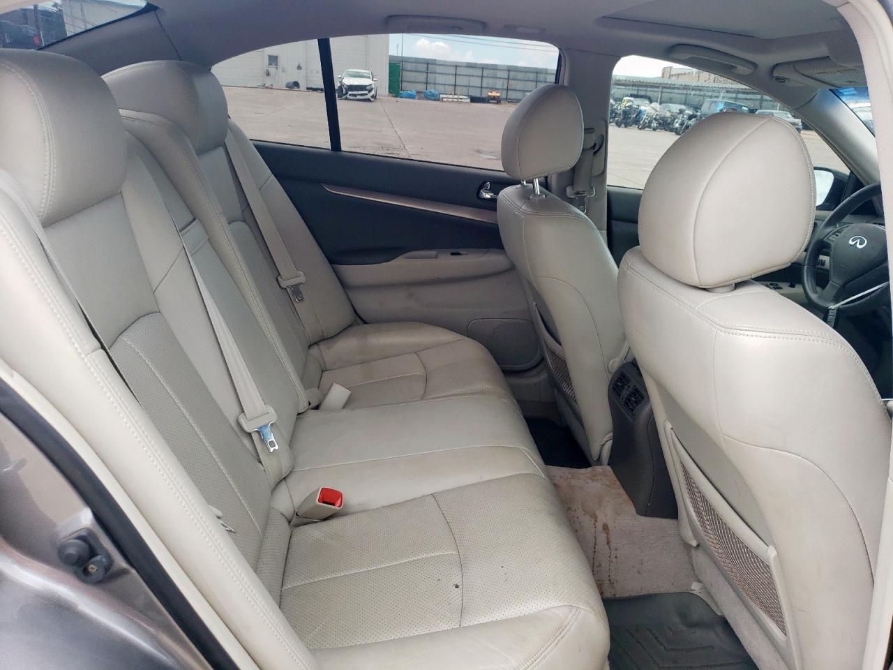 2011 INFINITI G37