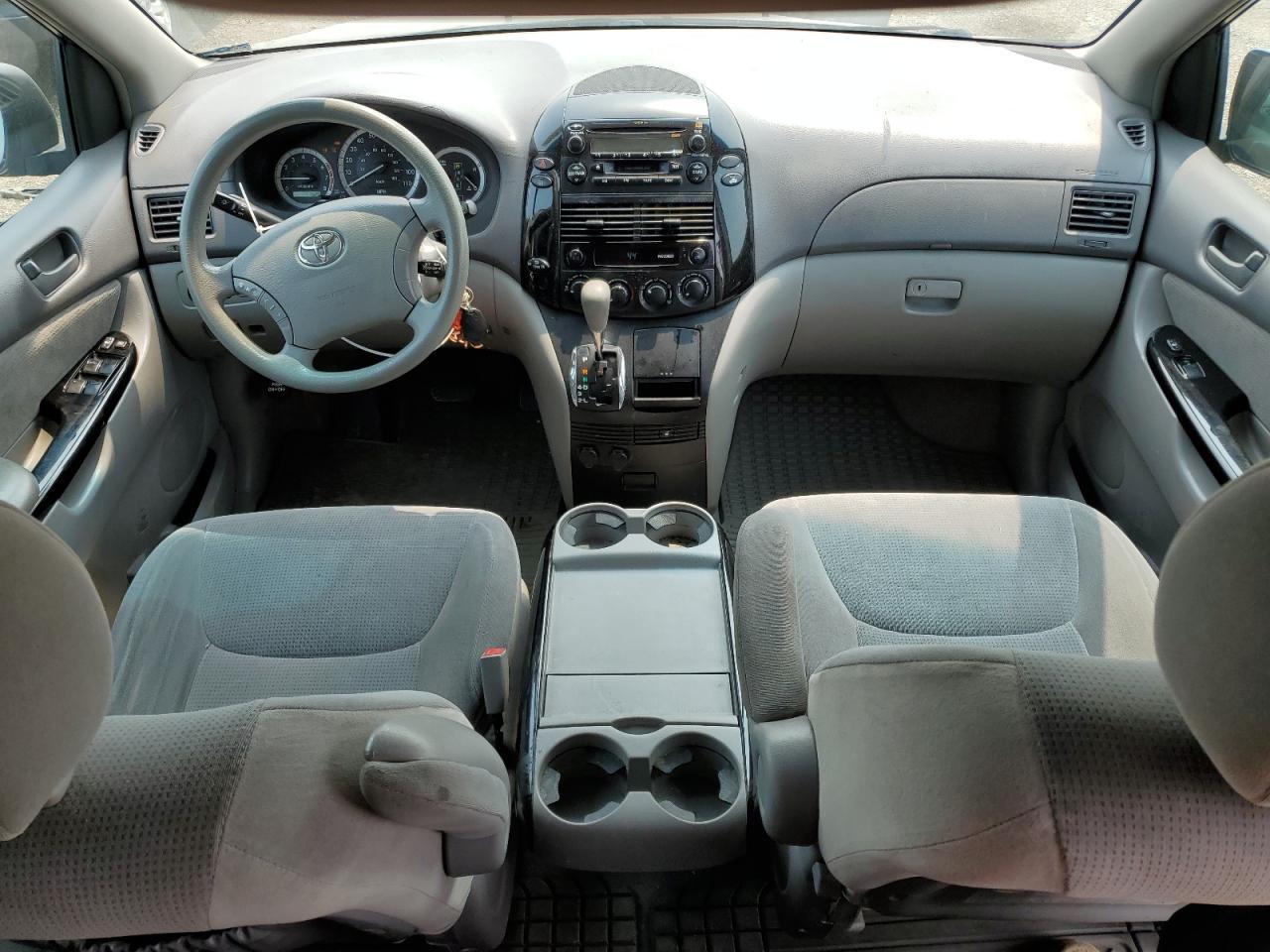 2004 TOYOTA SIENNA