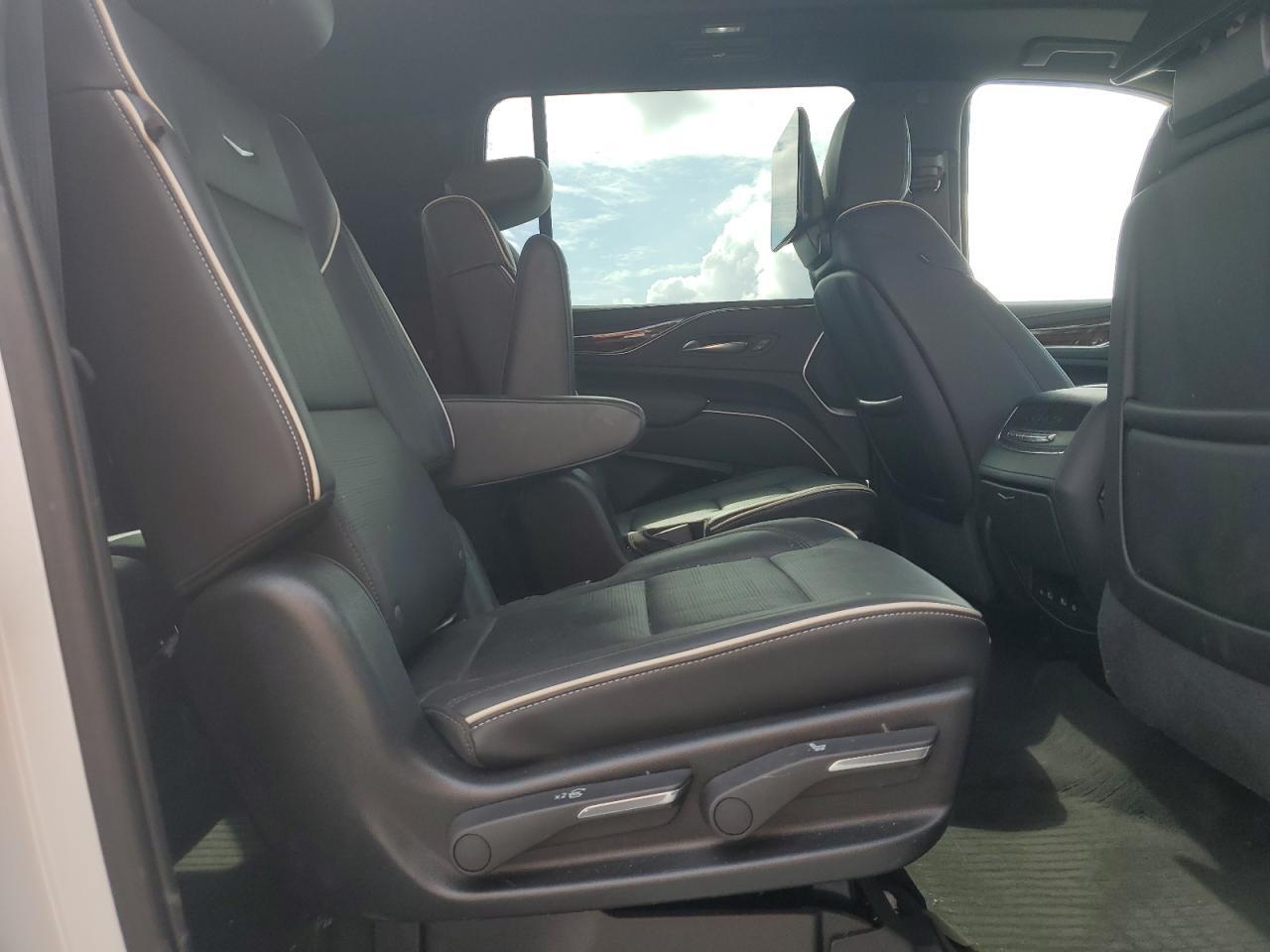 2021 CADILLAC Escalade ESV