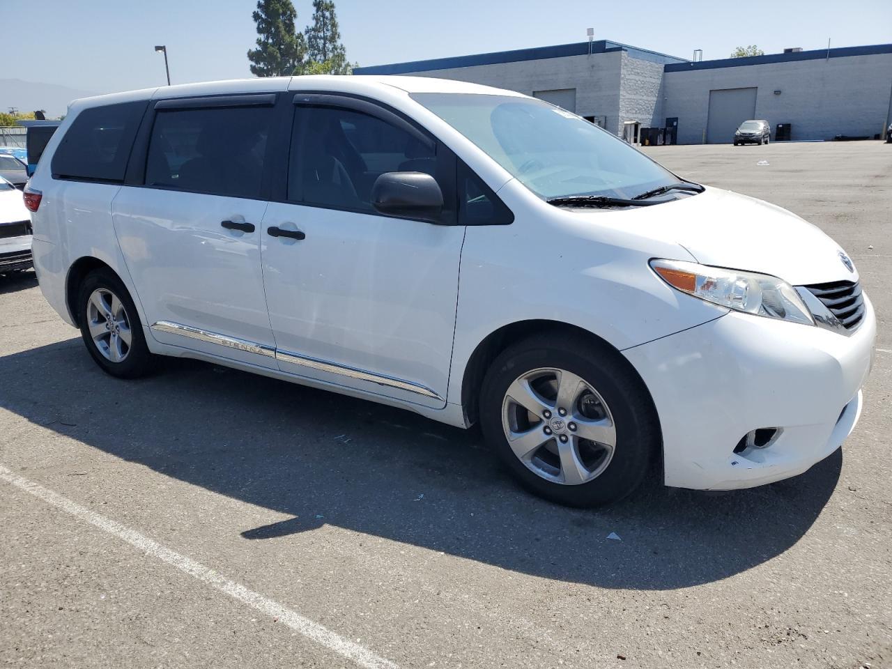 2017 TOYOTA SIENNA
