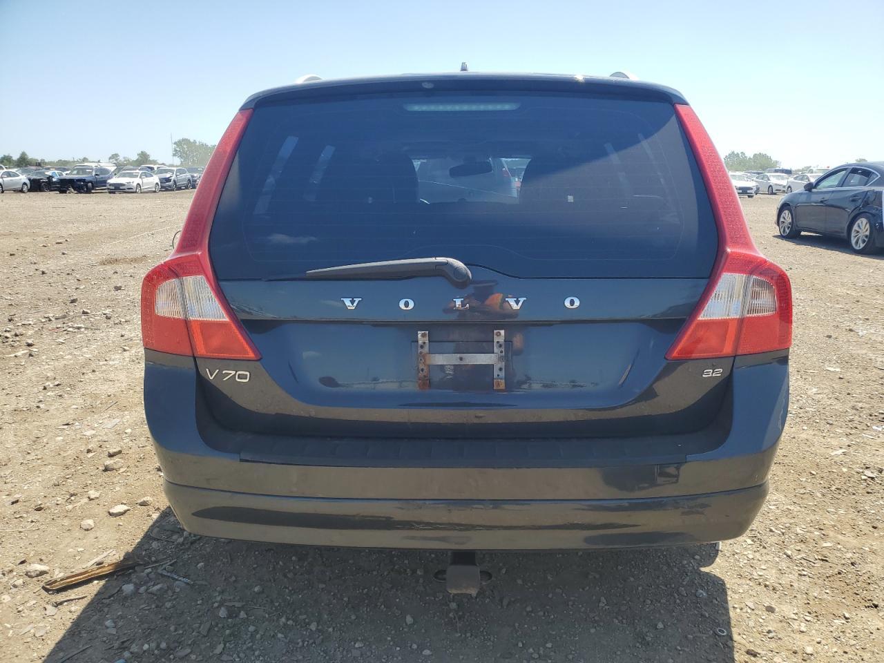 2010 VOLVO V70