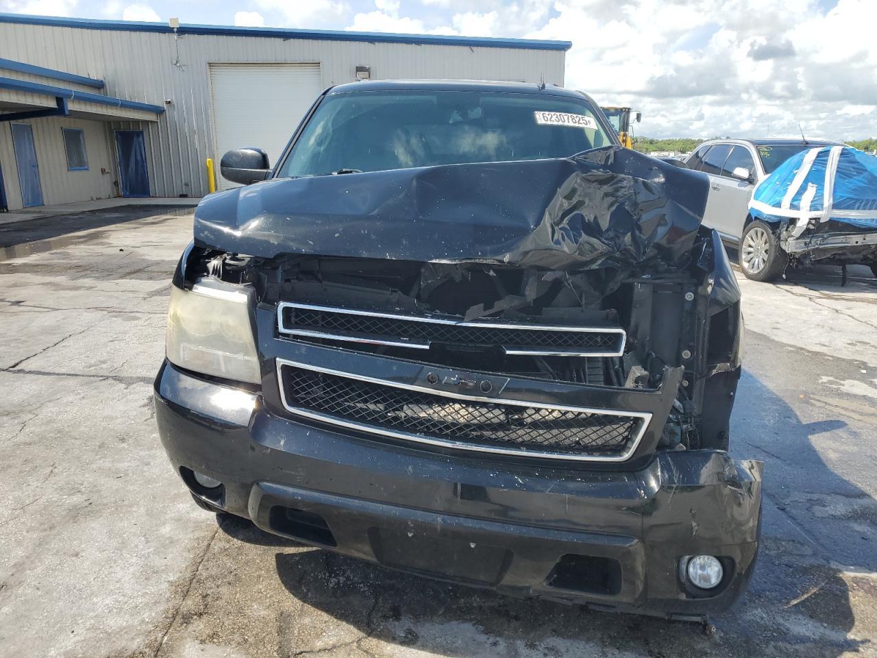 2011 CHEVROLET Suburban
