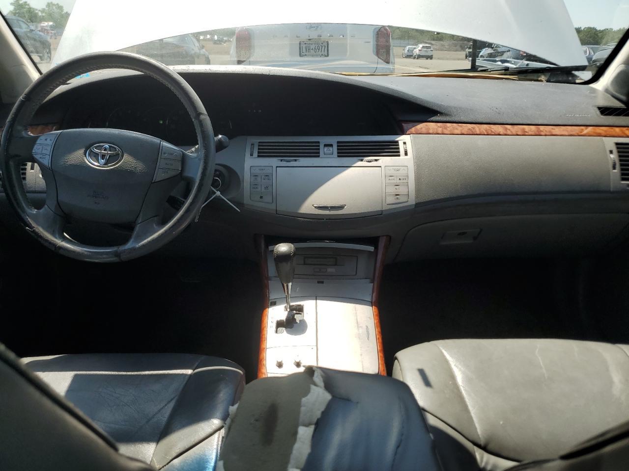 2005 TOYOTA Avalon