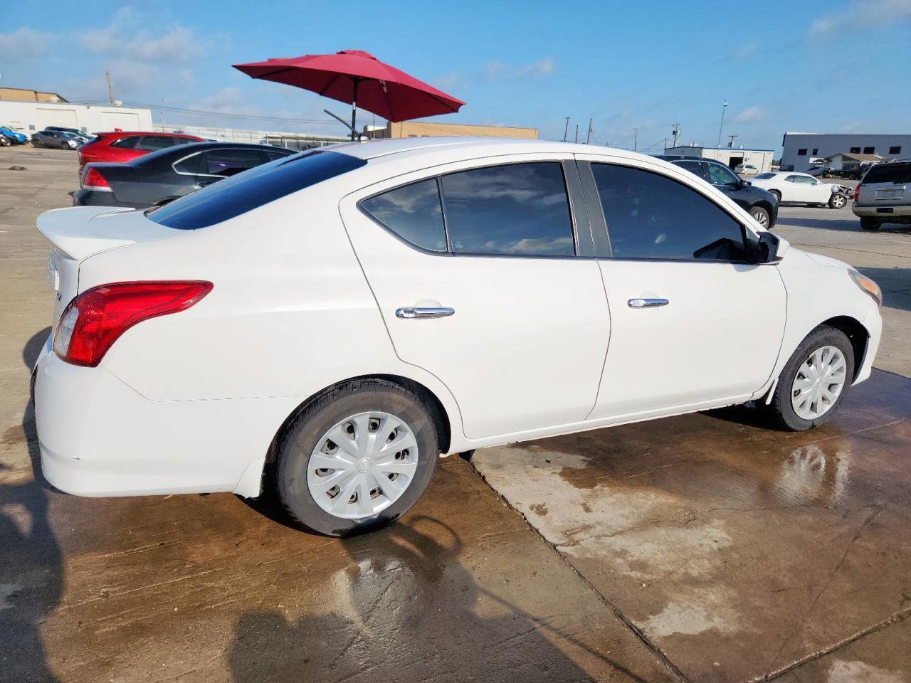 2017 NISSAN VERSA
