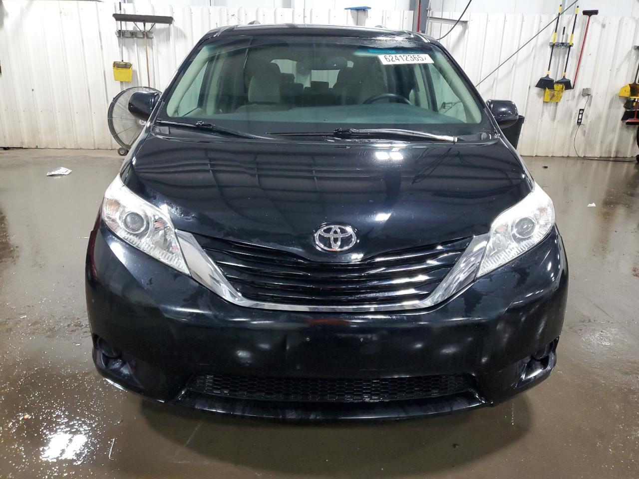 2016 TOYOTA SIENNA