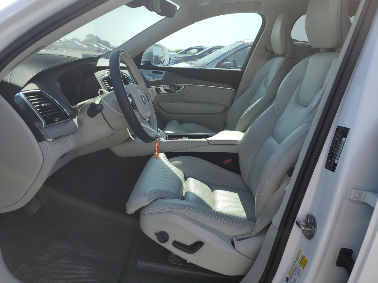 2025 VOLVO XC90