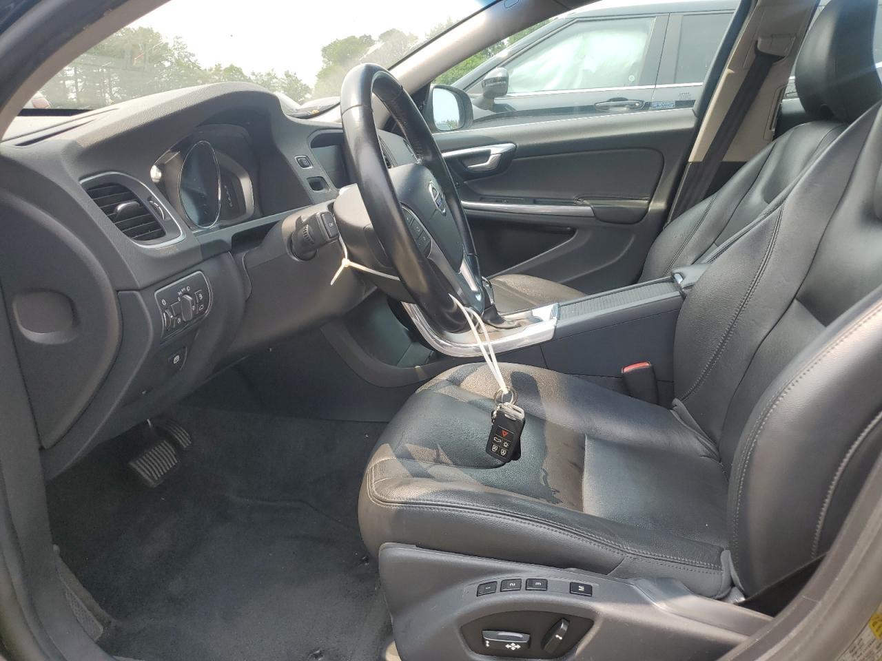 2015 VOLVO S60
