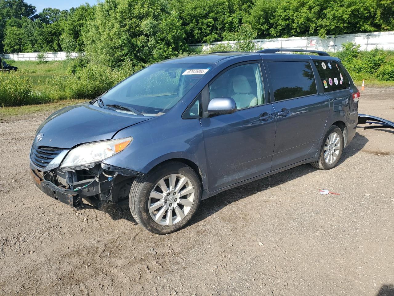 2014 TOYOTA SIENNA