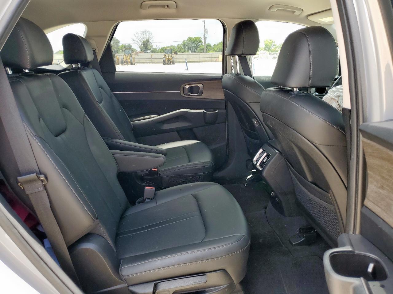 2023 KIA SORENTO