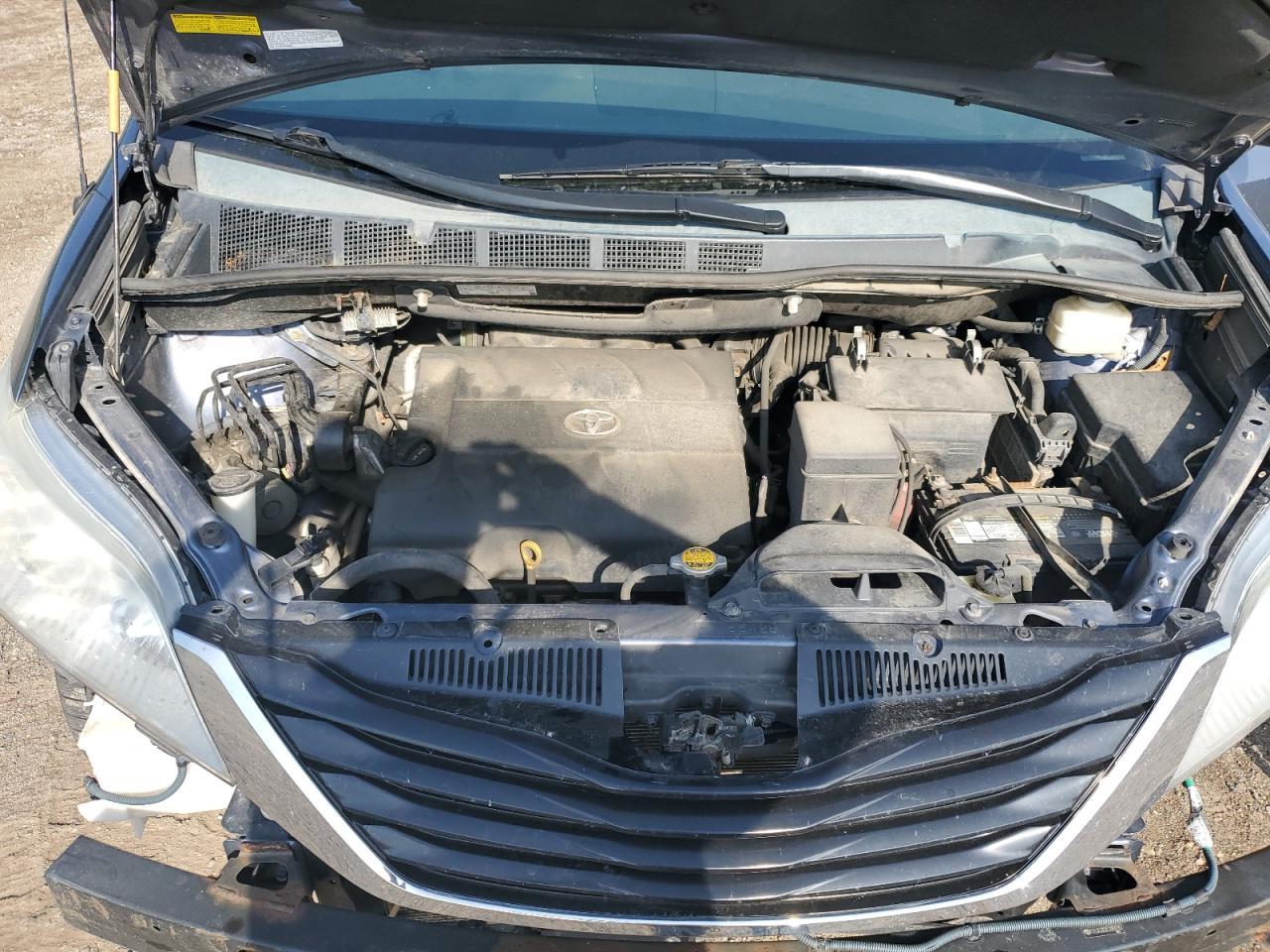 2014 TOYOTA SIENNA