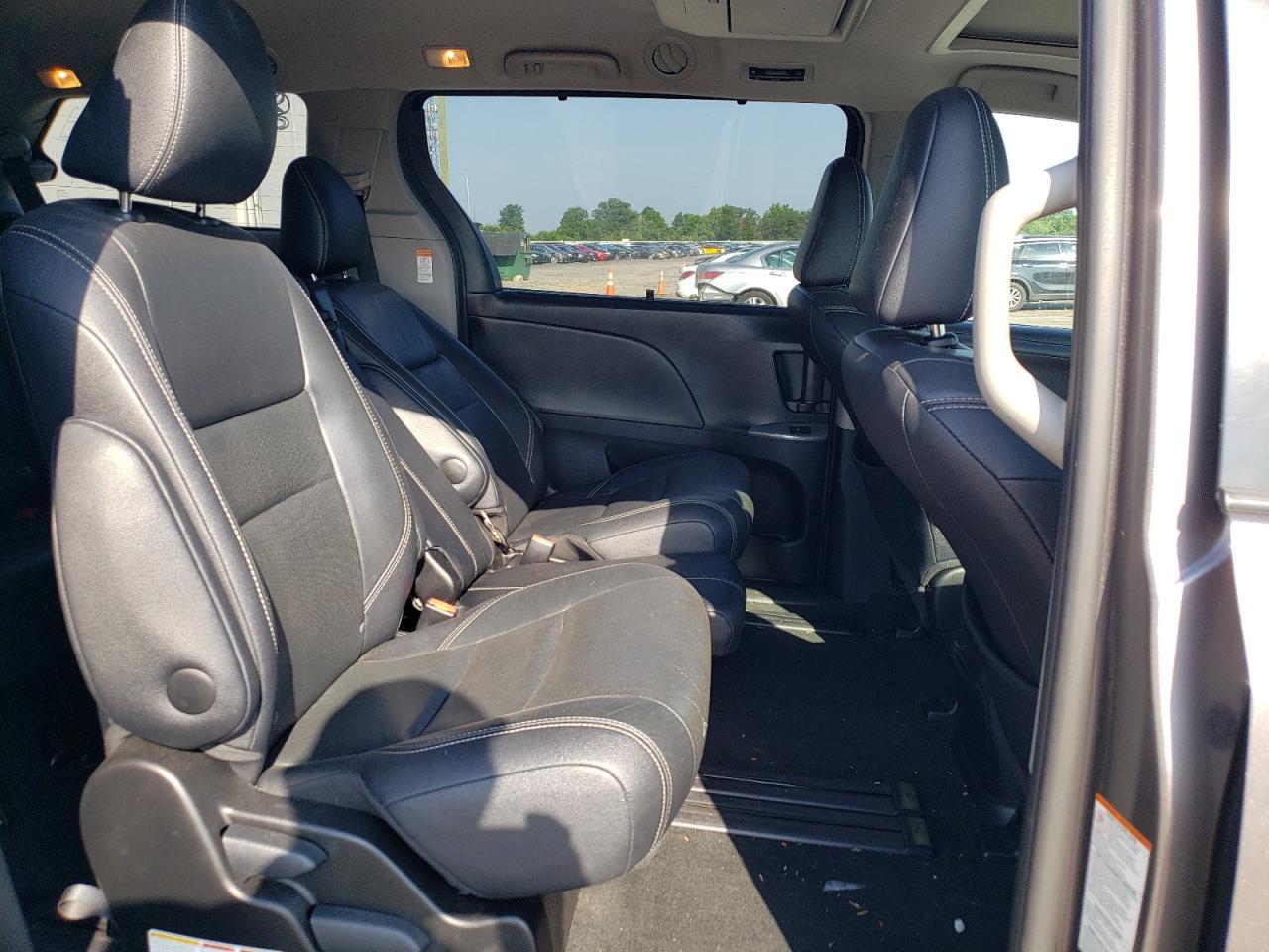 2015 TOYOTA SIENNA