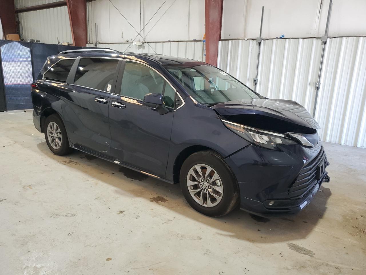 2025 TOYOTA SIENNA